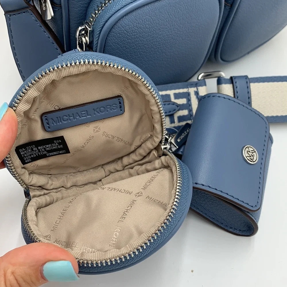 Michael Kors Jet Set Md Leather
Crossbody Bag with Case for Apple
AirPod… - Picture 6 of 16